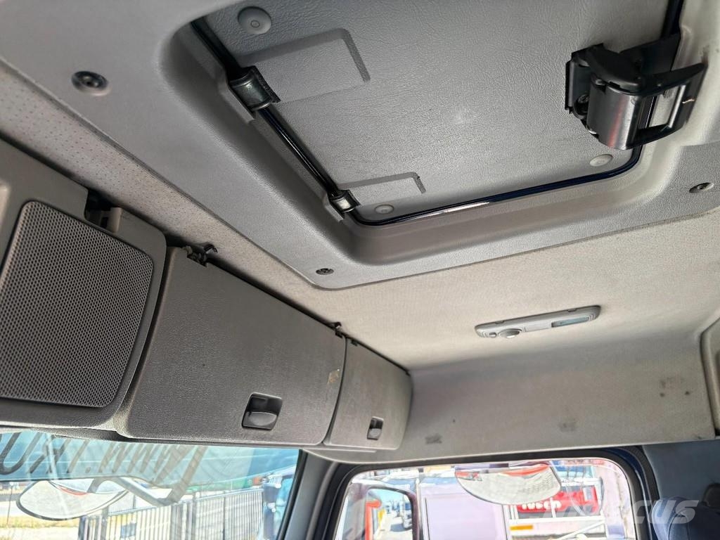 Volvo FM 310 + DHOLLANDIA LOADLIFT 3000 KG + SIDE DOOR + Camiones con caja de remolque