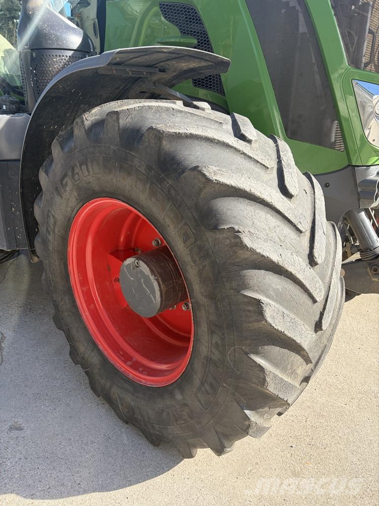 Fendt 824 VARIO PROFI + Трактори