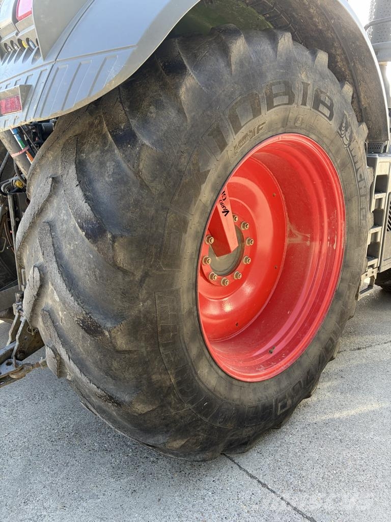 Fendt 824 VARIO PROFI + Трактори