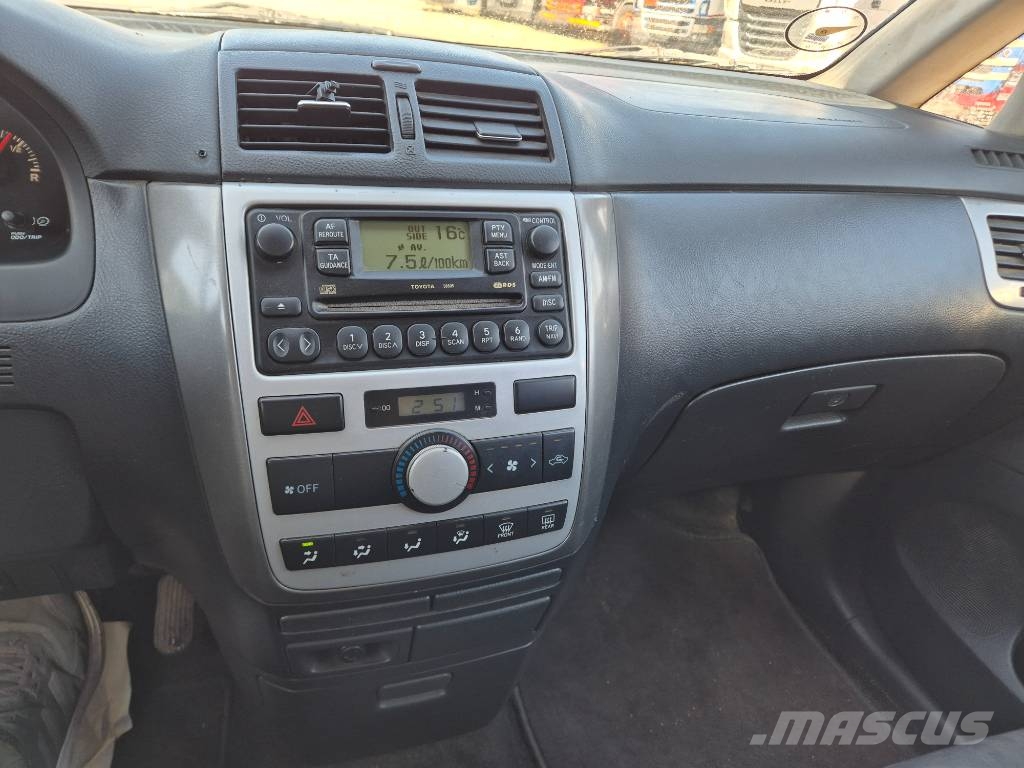 Toyota Avensis verso 2.0D Sportsvan Automašīnas
