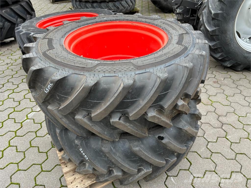  Sonstige 2x BKT 520/85R38, 2x Alliance 420/70R28 Sonstige Landmaschinen