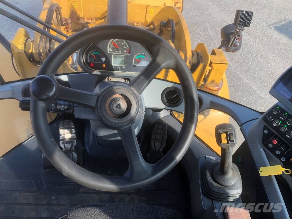 CAT 930 K Колесни товарачи