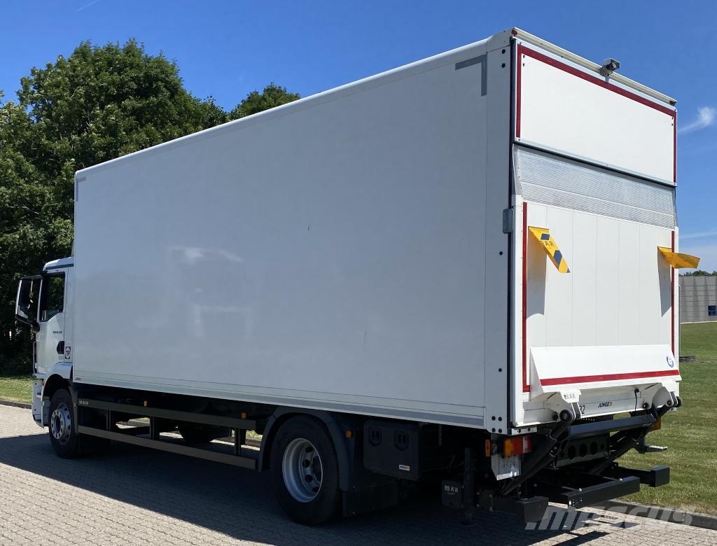 MAN Vehicle Rigid 4x4 box standard Box body trucks