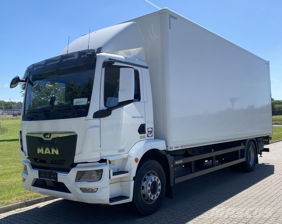 MAN Vehicle Rigid 4x4 box standard Box body trucks