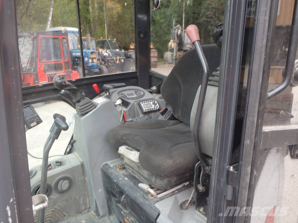Bobcat E 20 pyörittäjällä Міні-екскаватори < 7т