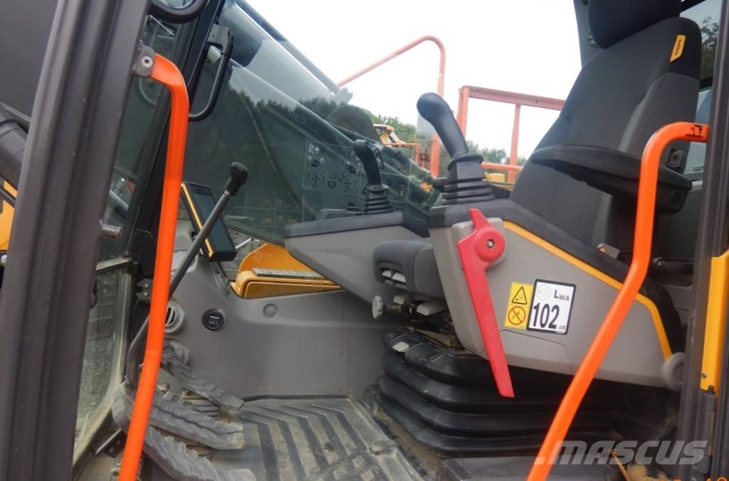 Volvo EC 220 E Roomikekskavaatorid
