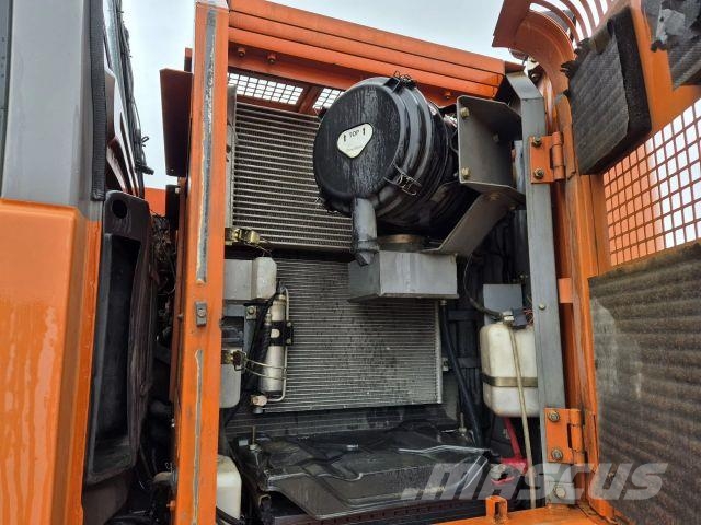 Hitachi ZX225 USRLC-3 Roomikekskavaatorid