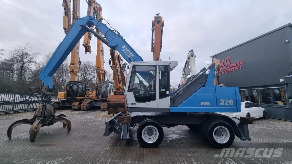 Fuchs MHL 320 工业挖掘机