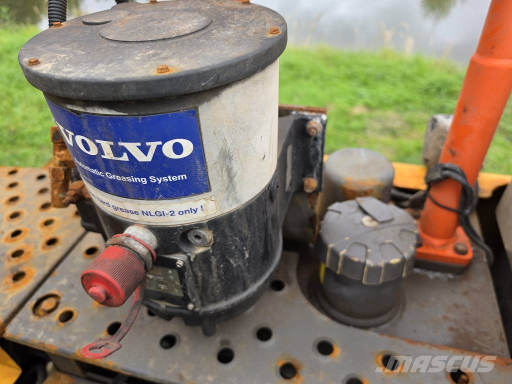 Volvo ECR 145 EL Гусеничные экскаваторы
