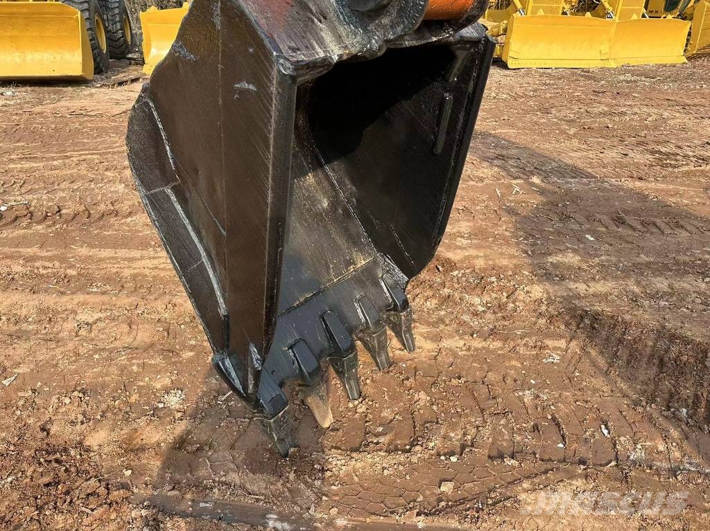 Hitachi EX200 履带挖掘机