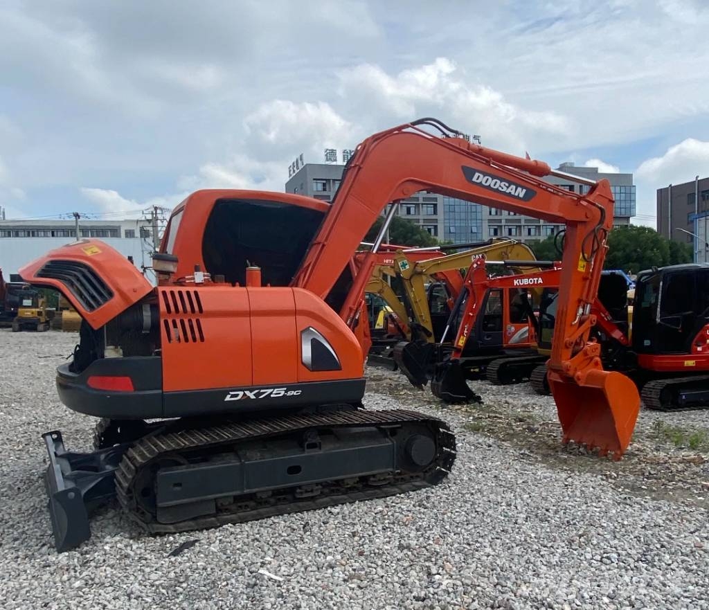 Doosan DX 75 Vikšriniai ekskavatoriai