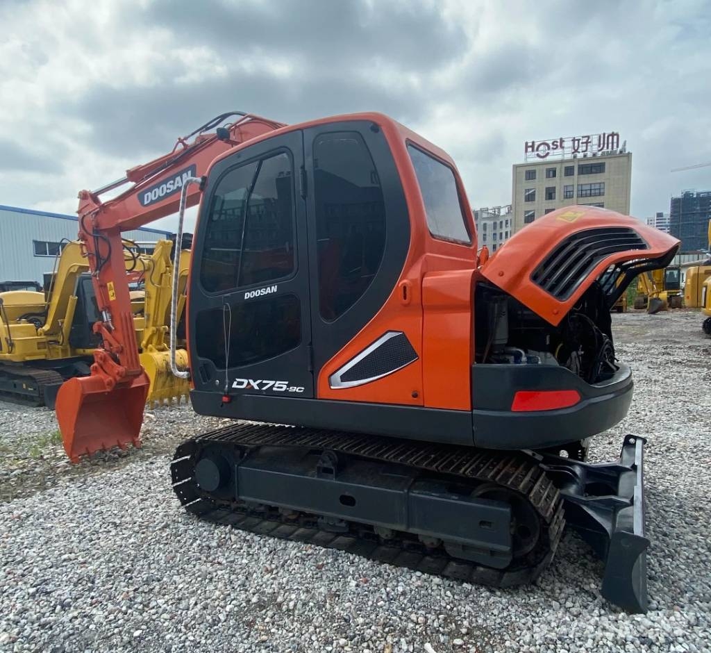 Doosan DX 75 Vikšriniai ekskavatoriai