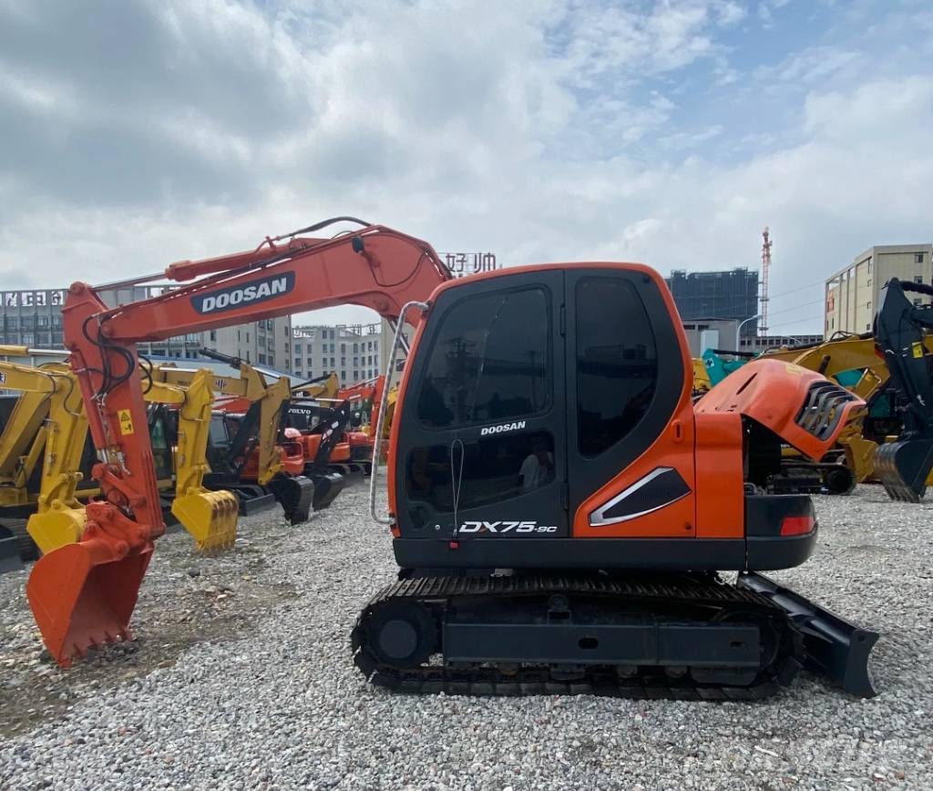 Doosan DX 75 Vikšriniai ekskavatoriai