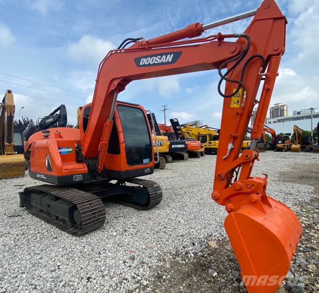 Doosan DX 75 Vikšriniai ekskavatoriai