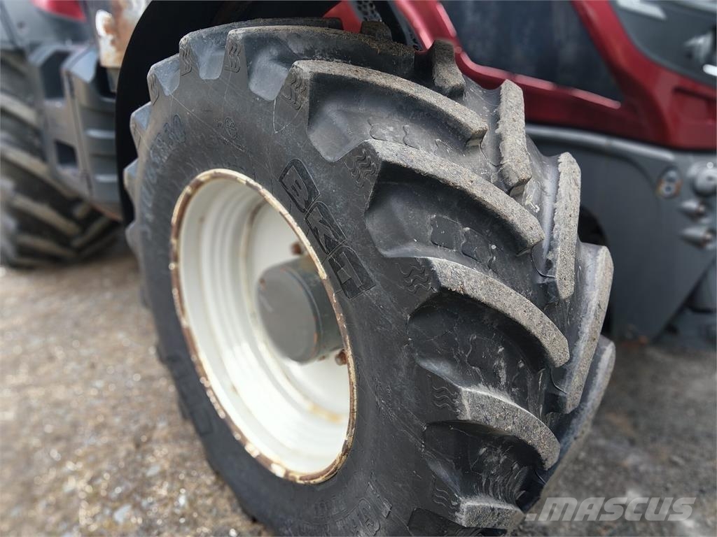Valtra T174E Versu الجرارات