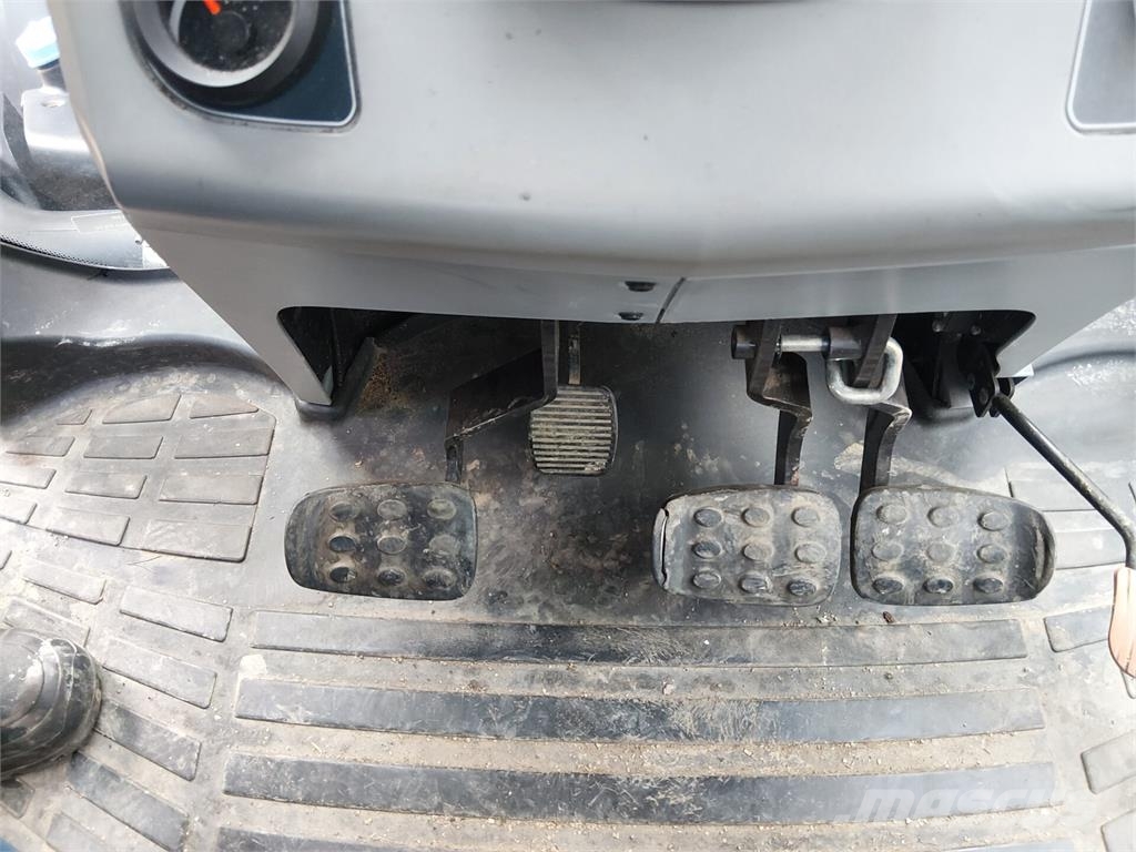 Valtra T174E Versu الجرارات