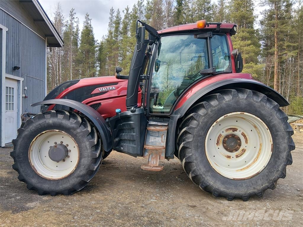 Valtra T174E Versu الجرارات