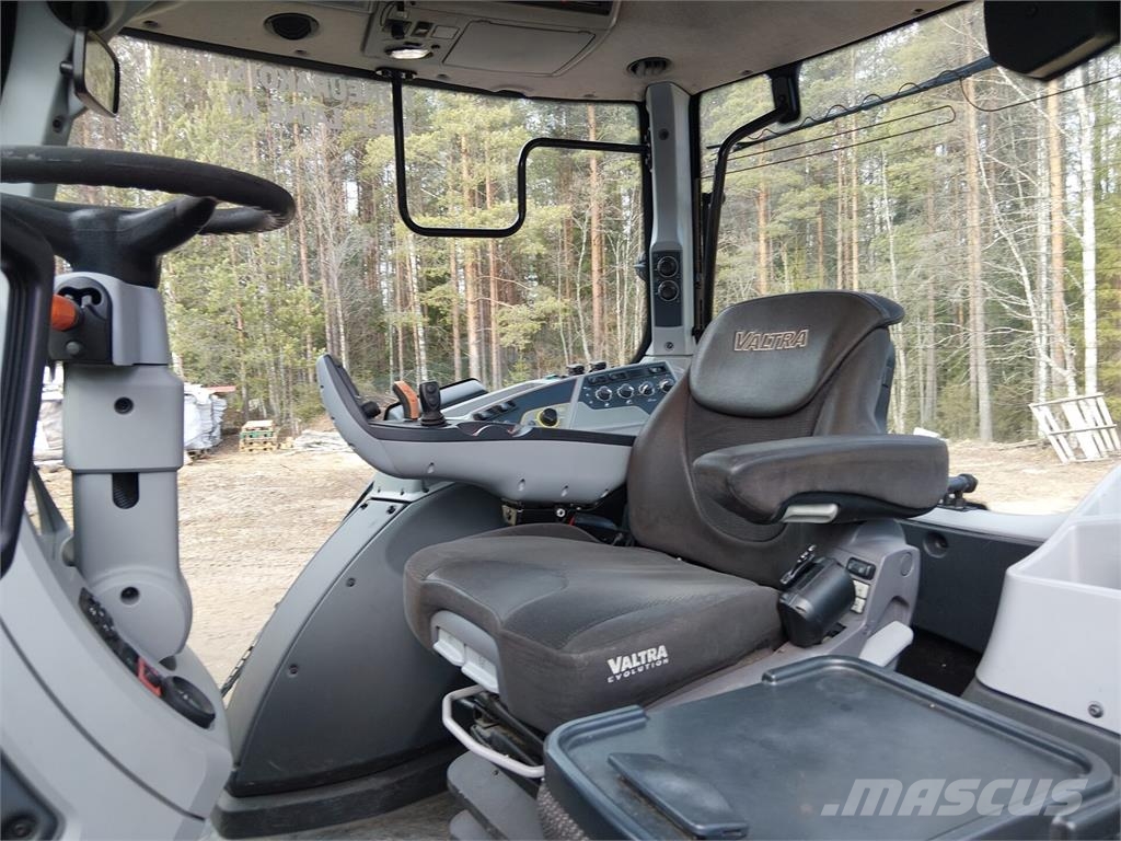Valtra T174E Versu الجرارات