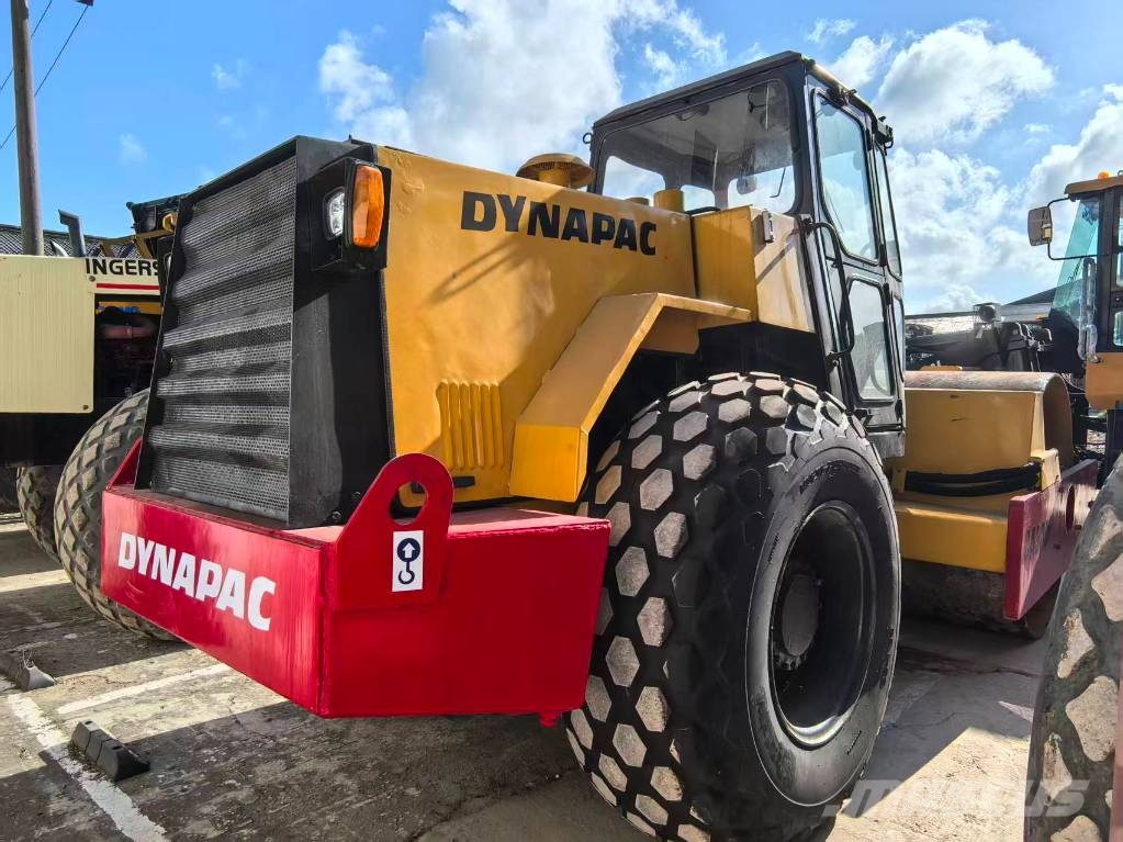 Dynapac CA30 D مداحل أحادية الأسطوانة