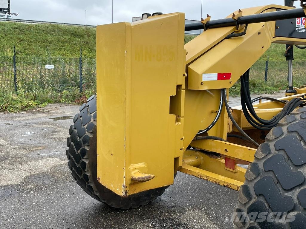 CAT 140K Graders