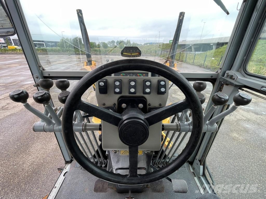 CAT 140K Graders