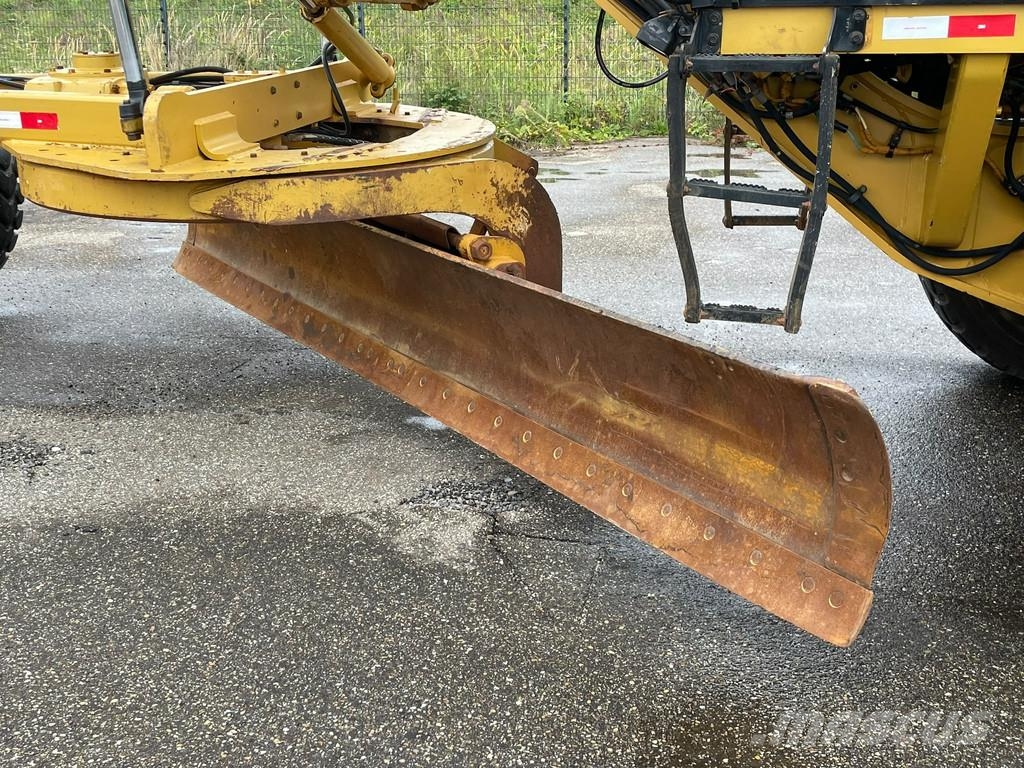 CAT 140K Graders