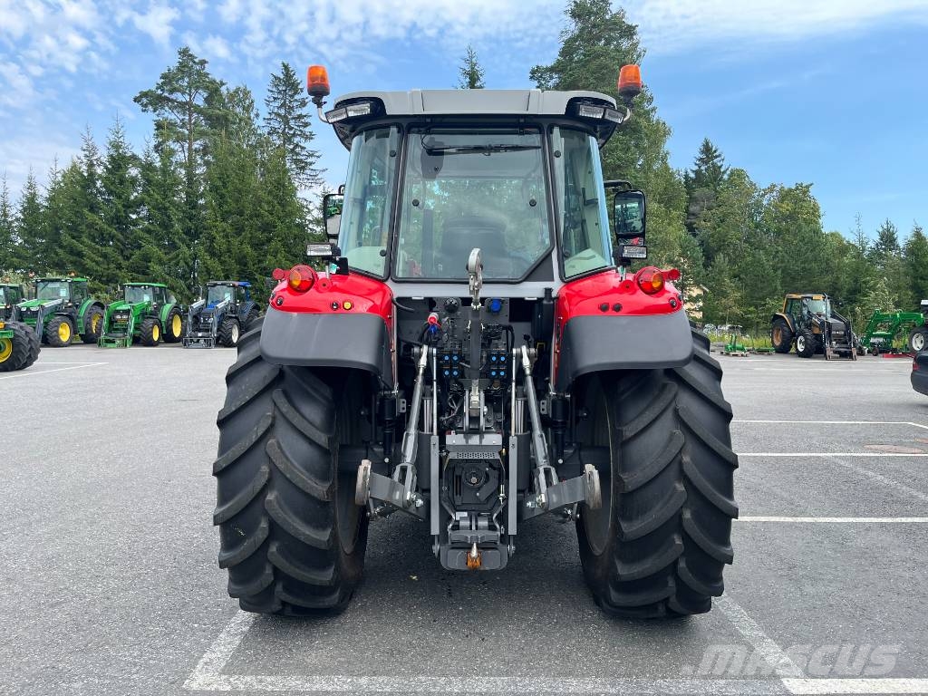 Massey Ferguson 5S.135 Traktorer