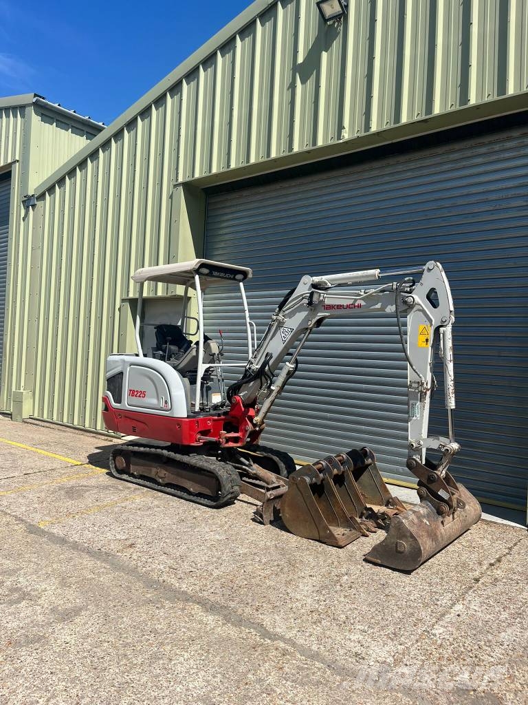 Takeuchi TB 225 Mini Digger Minigravere <7t