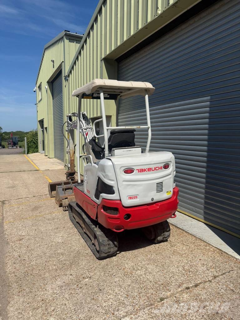 Takeuchi TB 225 Mini Digger Minigravere <7t