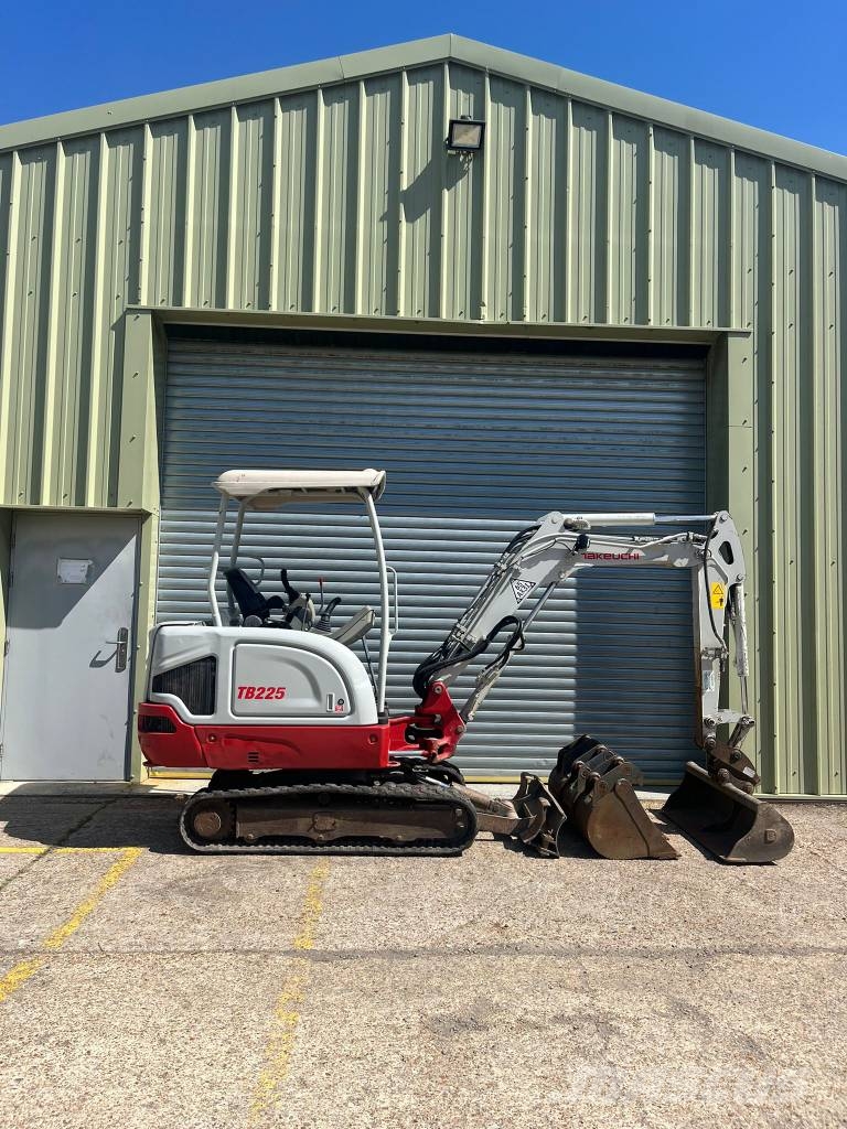 Takeuchi TB 225 Mini Digger Minigravere <7t