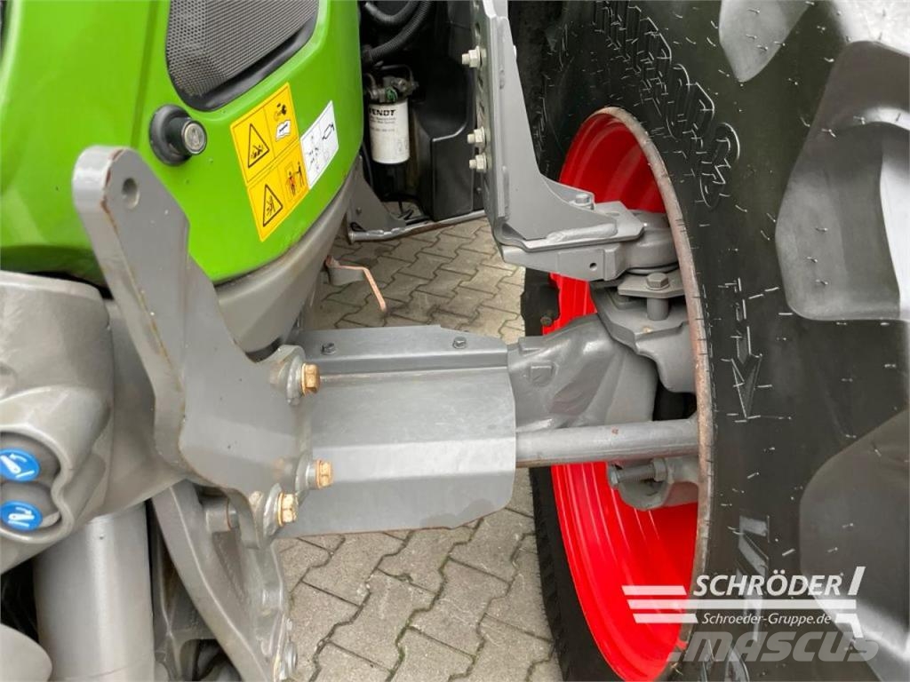 Fendt 724 VARIO GEN6 PROFI PLUS Trattori