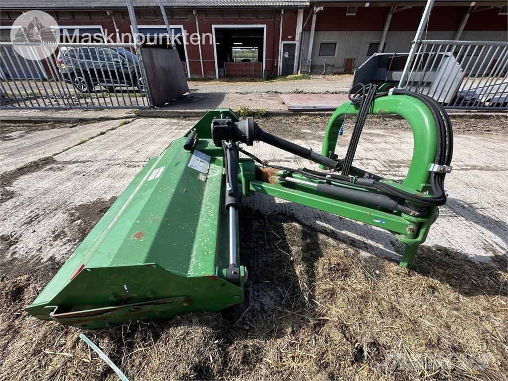 Ystamaskiner Y-135 Græsklippere og skårlæggere