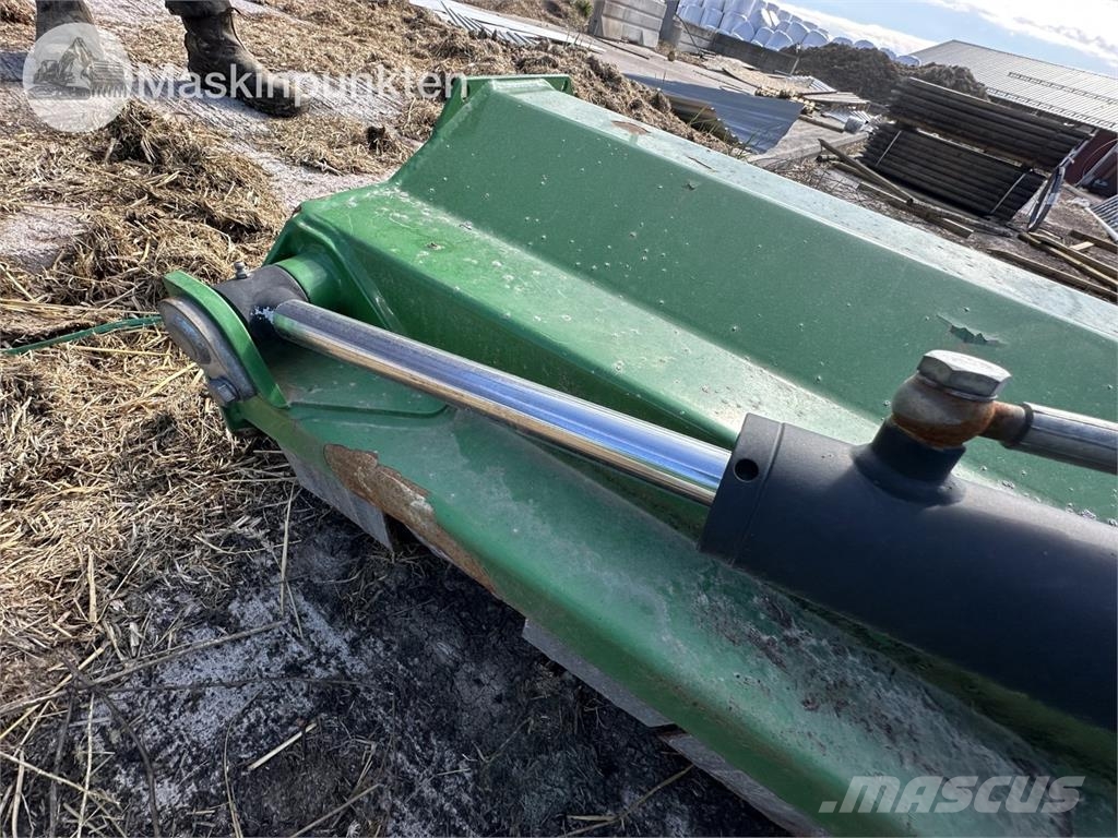 Ystamaskiner Y-135 Græsklippere og skårlæggere