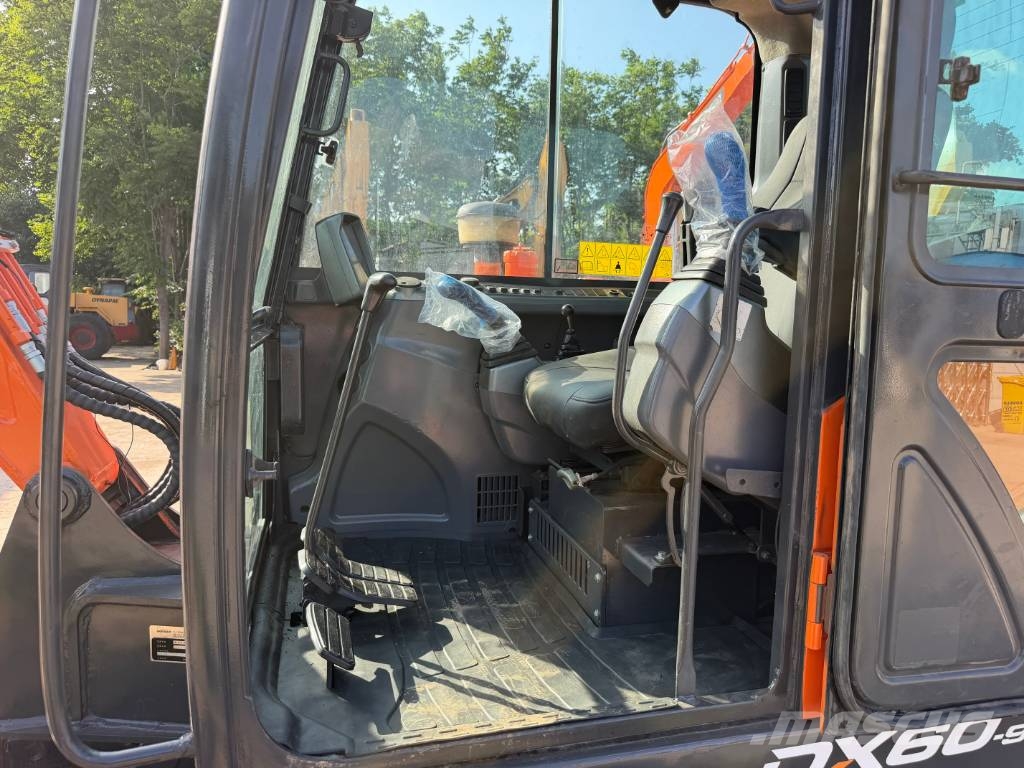Doosan DX60 Pelle sur chenilles
