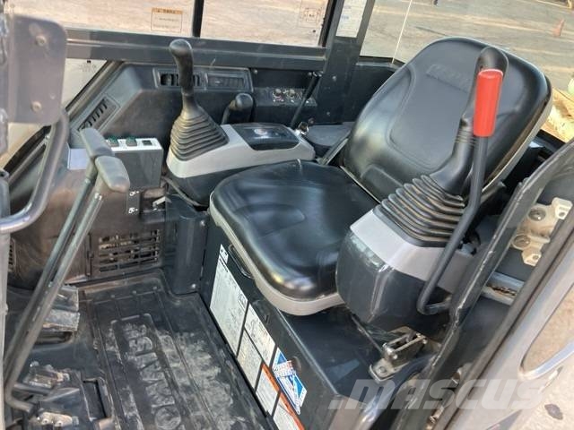 Komatsu PC35MR-3N1 Bagri goseničarji