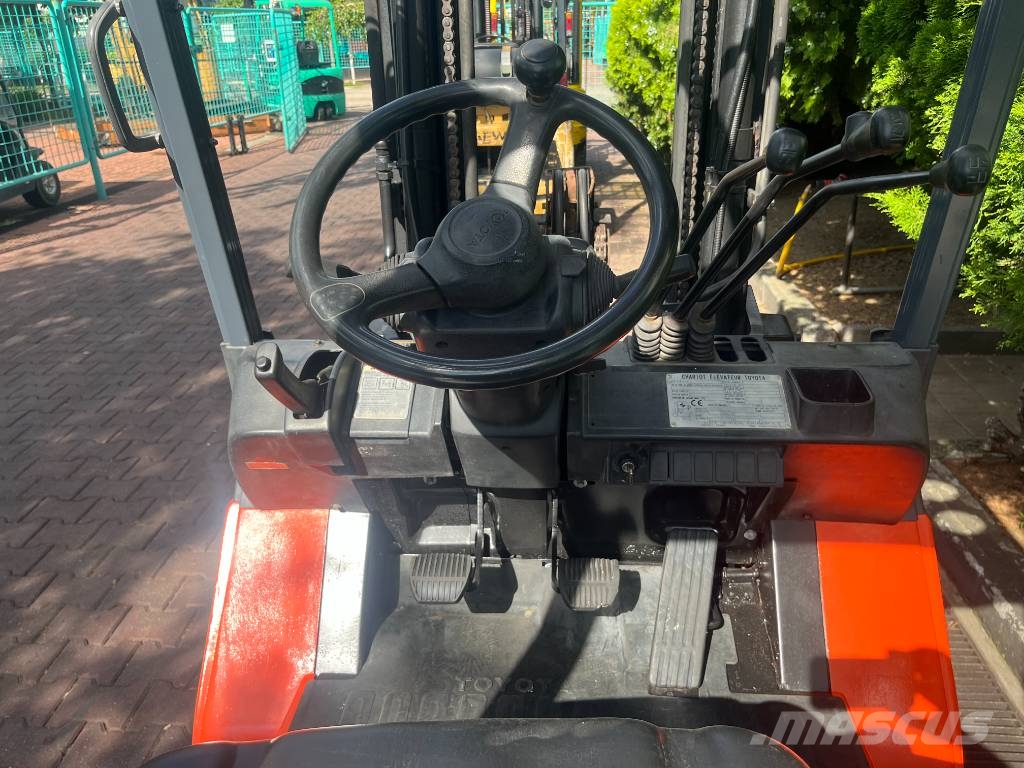 Toyota 7 FGF 25 /40/ V-4006 OB LPG (dujiniai) krautuvai