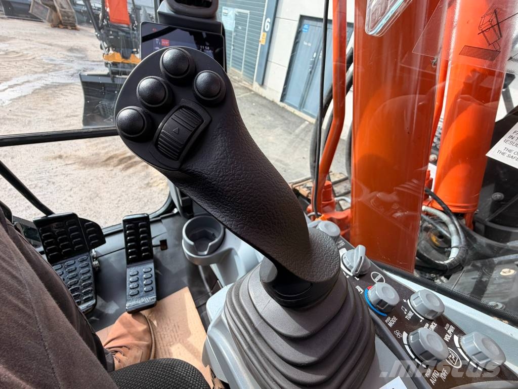 Hitachi ZX 225 USLC-7 Valmis paketti 3D + tiltti Roomikekskavaatorid