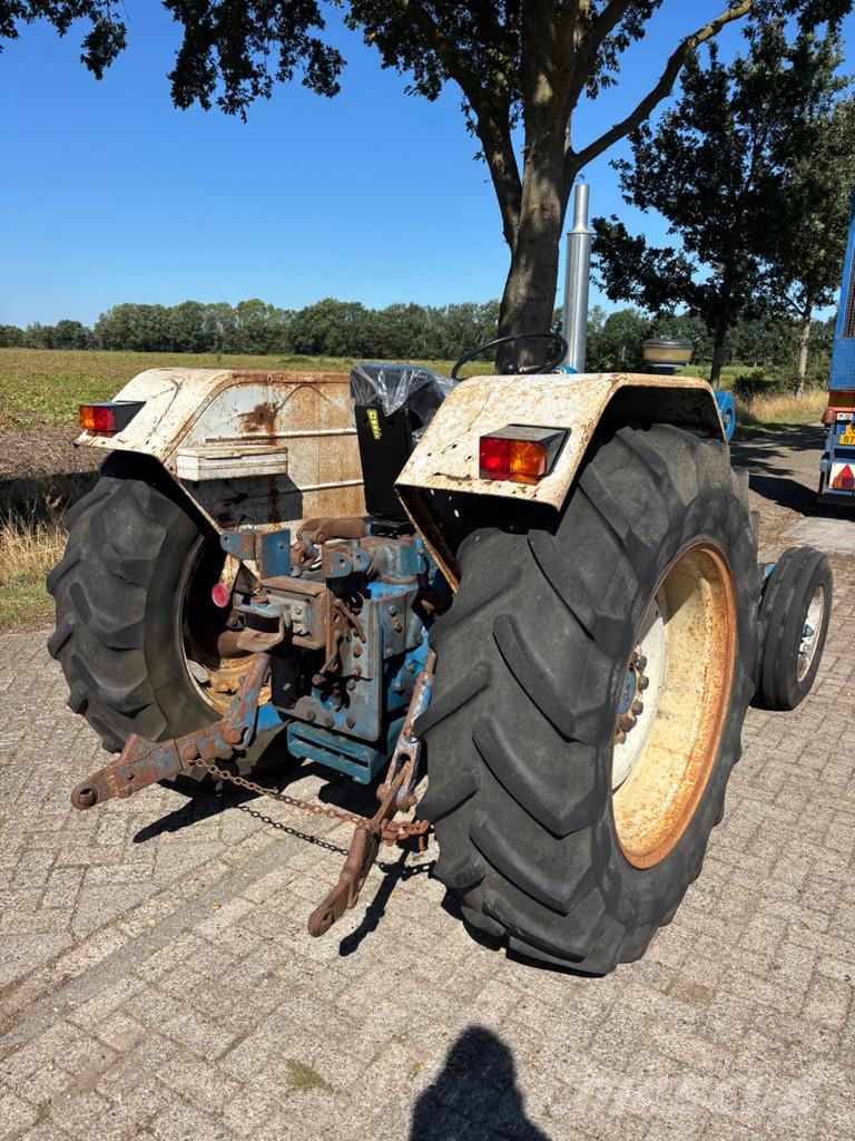 Ford 7000 الجرارات