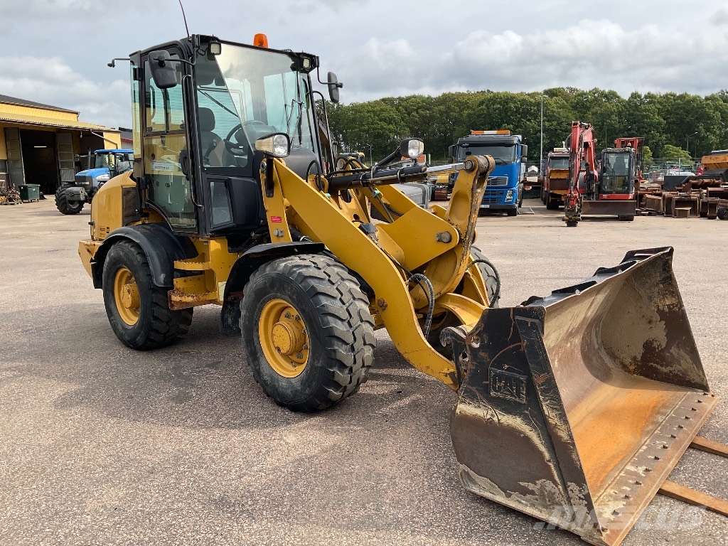 CAT 907 H 2 Kolesni nakladalci