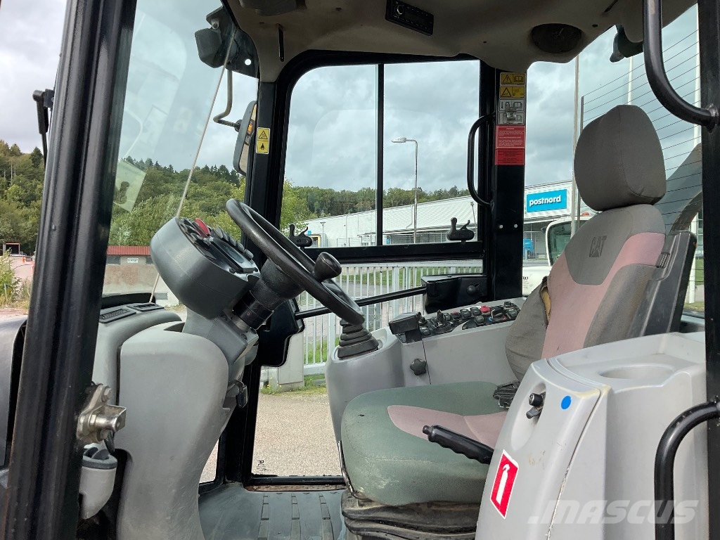 CAT 907 H 2 Kolesni nakladalci