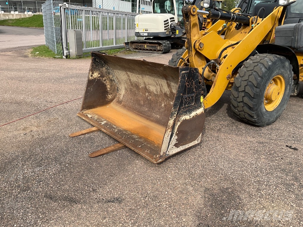 CAT 907 H 2 Kolesni nakladalci