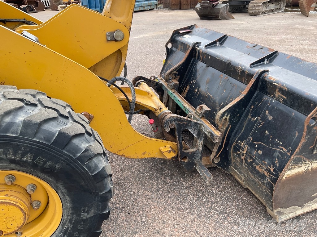 CAT 907 H 2 Kolesni nakladalci