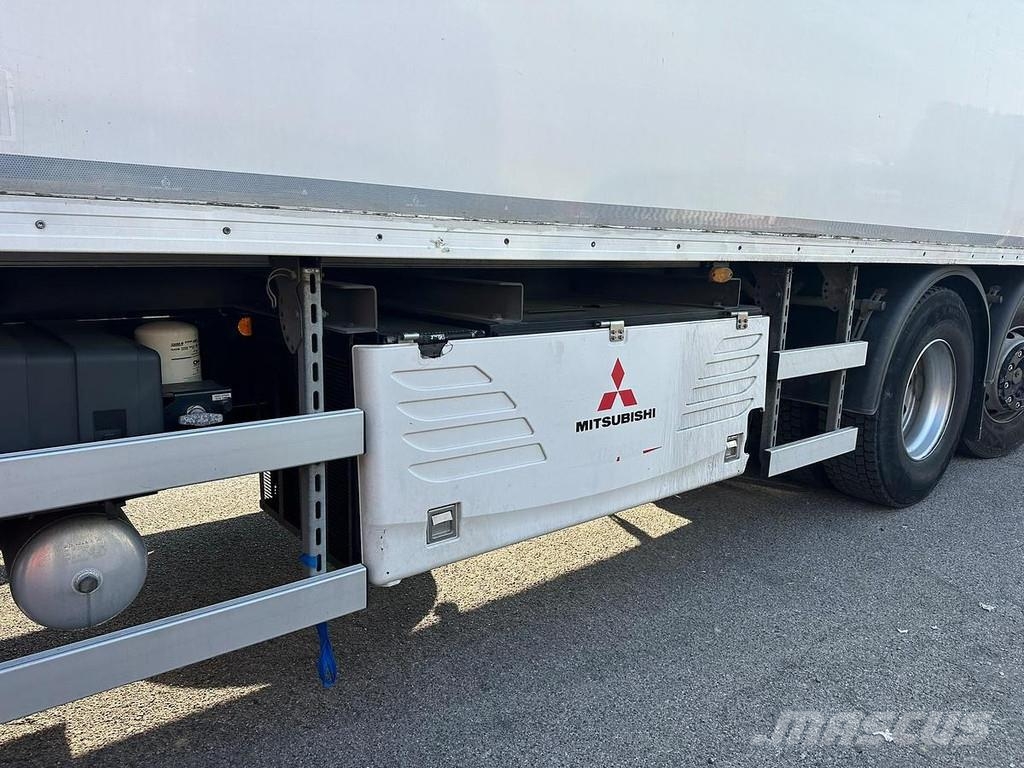 Iveco Stralis 360 شاحنات بدرجة حرارة قابلة للضبط