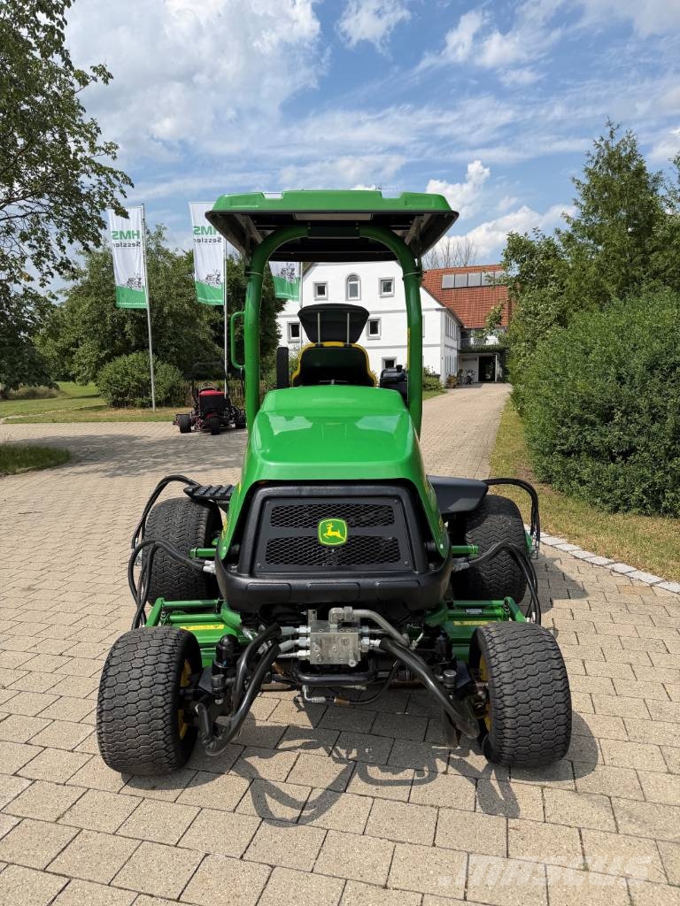 John Deere 8700 A PrecisionCut Fairway klippere