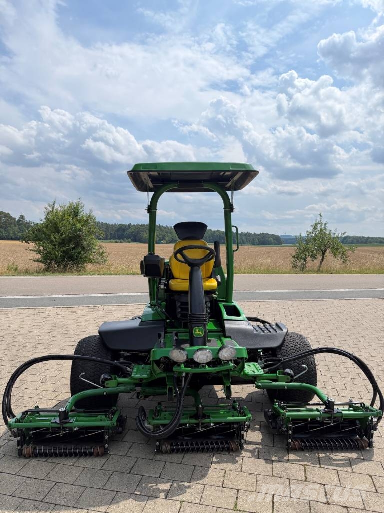 John Deere 8700 A PrecisionCut Fairway klippere