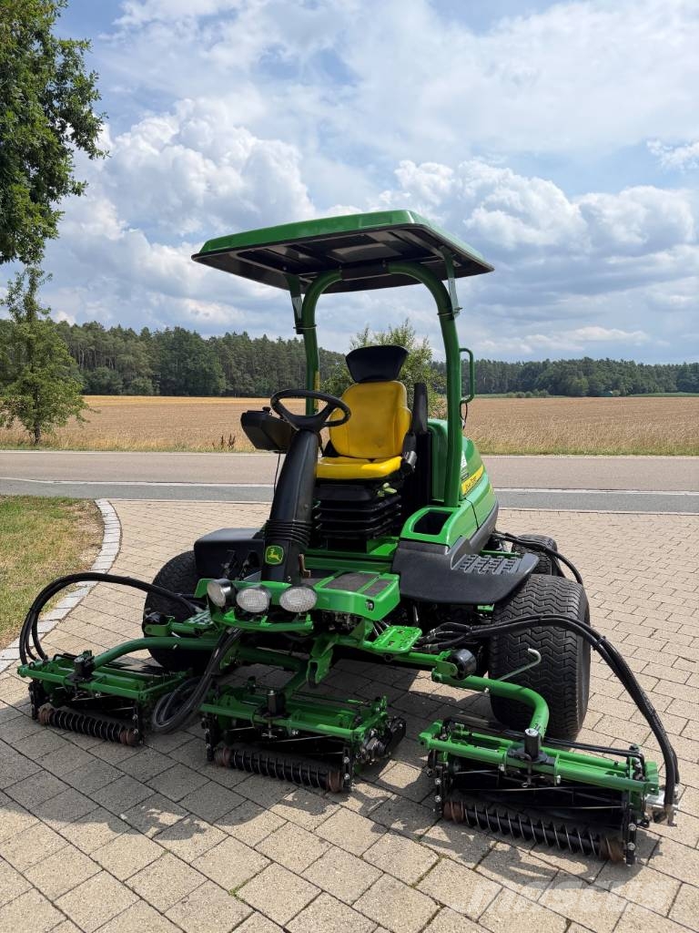 John Deere 8700 A PrecisionCut Fairway klippere
