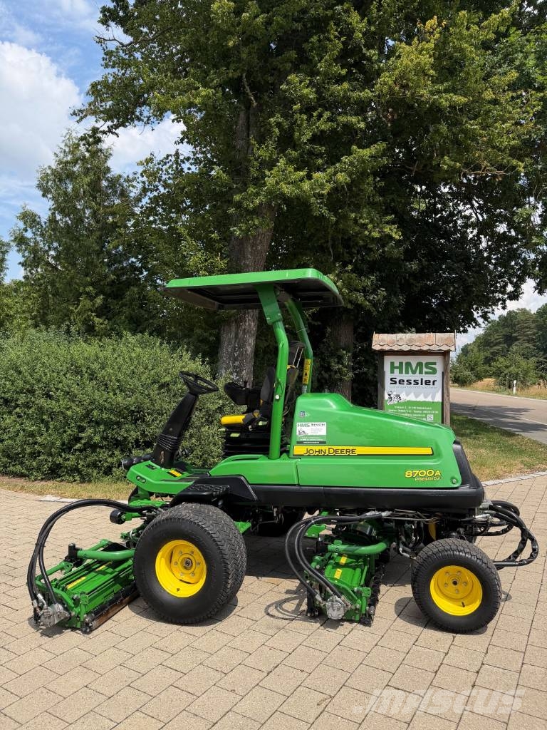 John Deere 8700 A PrecisionCut Fairway klippere