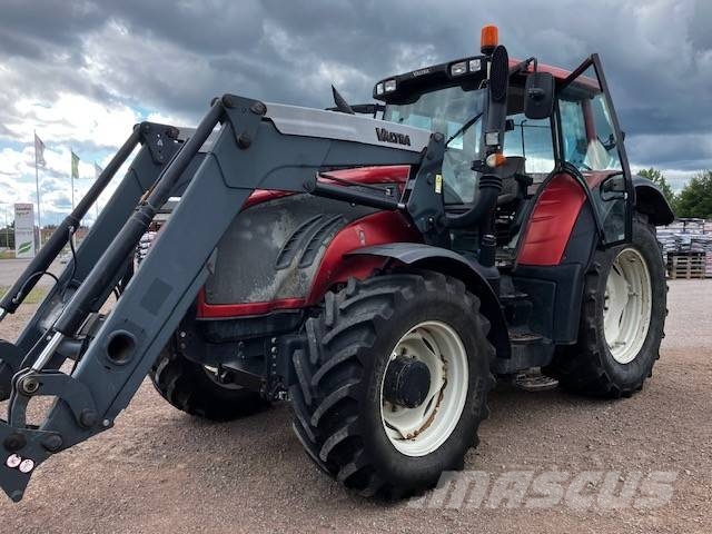 Valtra T 162 D الجرارات