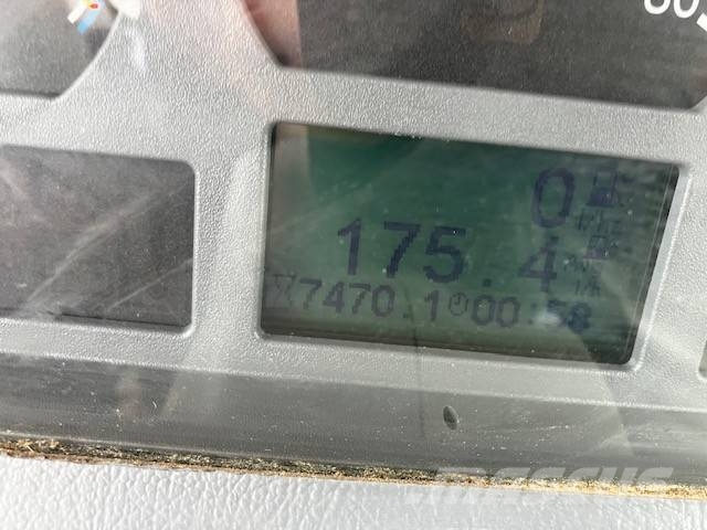 Valtra T 162 D الجرارات