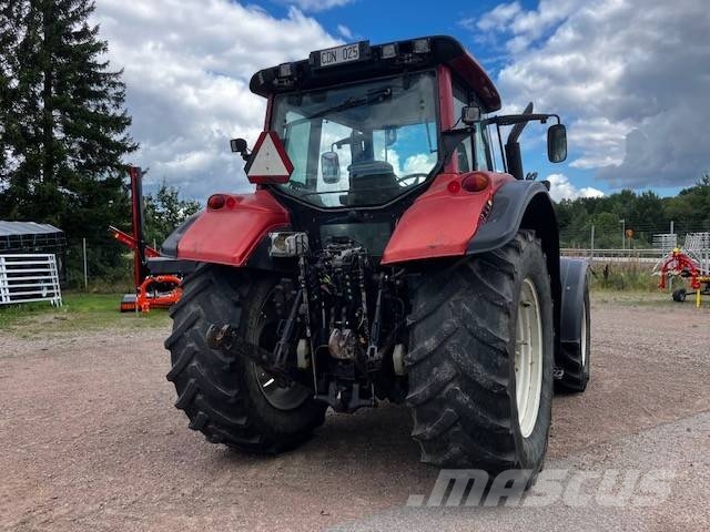 Valtra T 162 D الجرارات